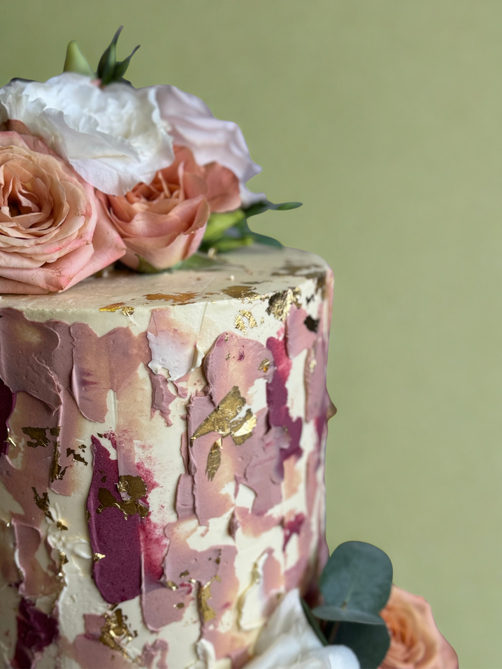 Vanilla Cake with Mauve & Burgundy Textured Buttercream and Fresh Floral Decor